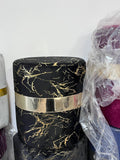 Pouf rond design en velours noir marbré et doré