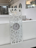 Horloge murale décorative blanche à motifs ajourés